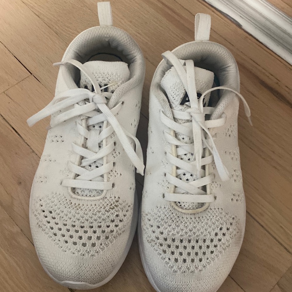 Size 7 White APL